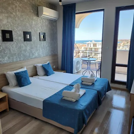 азалия Πανσιόν