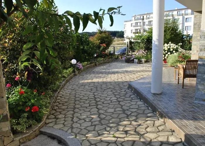 Къща за гости азалия Созопол