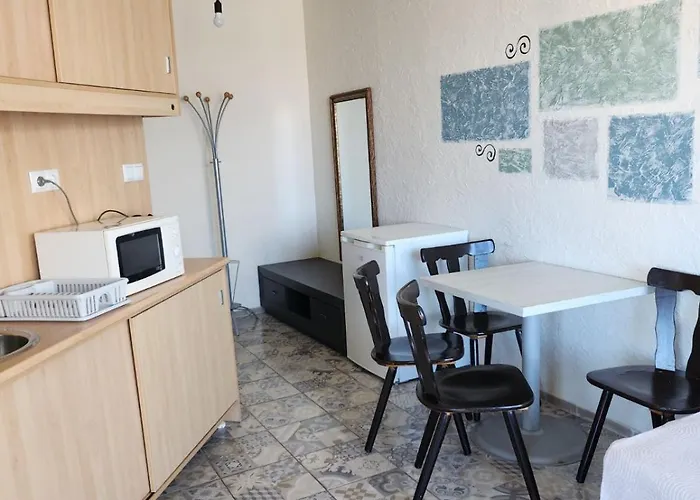 Къща за гости азалия *