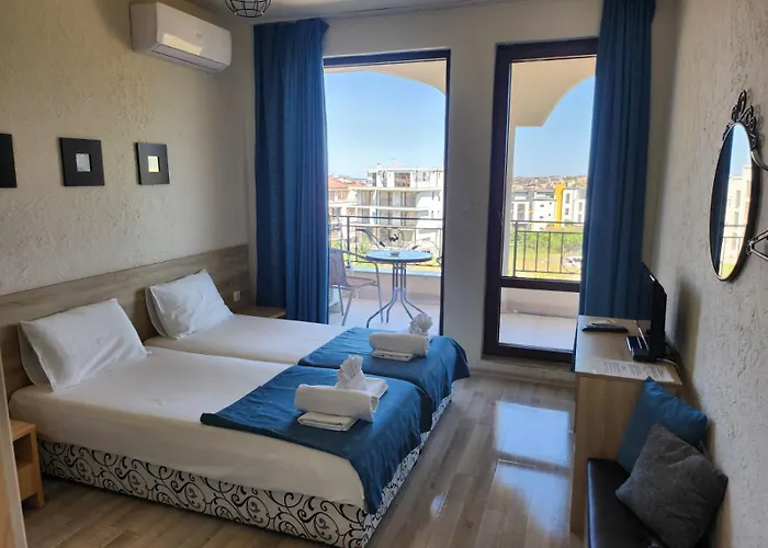 Къща за гости азалия *